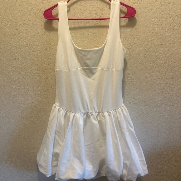 Elegant White Sleeveless Bubble Dress - Picture 4 of 8